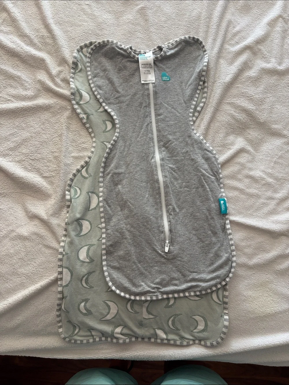 Love to dream Sage Moon-Print Swaddle Sack